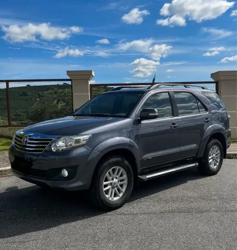 Toyota Hilux SW4 SR 4X2 2.7/ 2.7 Flex 16V Aut. 2012