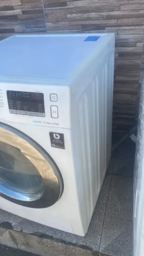 VENDO UMA MÁQUINA LAVA E SECA SAMSUNG 11 KILOS MUITO NOVA DOU GARANTIA FAÇO A ENTREGA