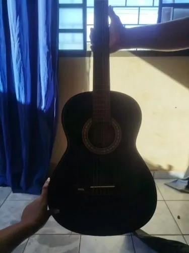 Vende-se violão