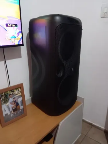 Vêndo Caixa de som pulse box super conservada atenção ela só e na tomada não e de bateria 