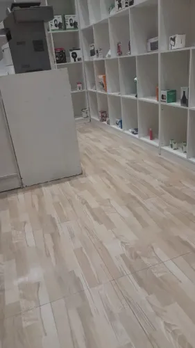 VENDE-SE - COLMEIAS PARA LOJA