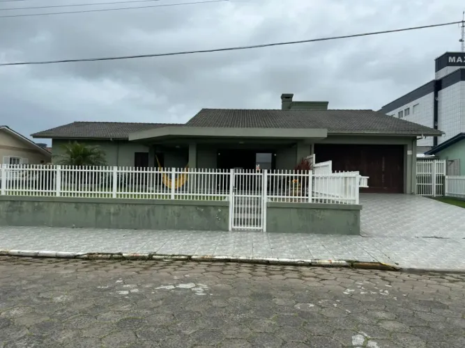 Linda Casa no Balneário Arroio do Silva