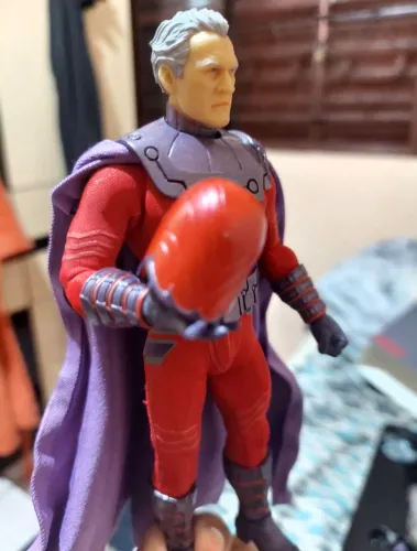 Mezco One 12 Magneto