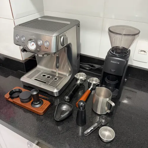 Cafeteira Expresso Breville + Moedor Baratza + Acessórios