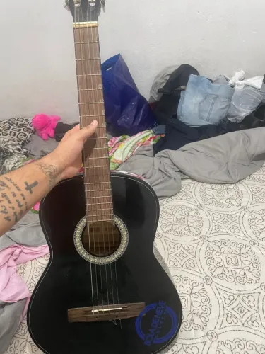 Vendo um viola todo filé só pegar e levar 