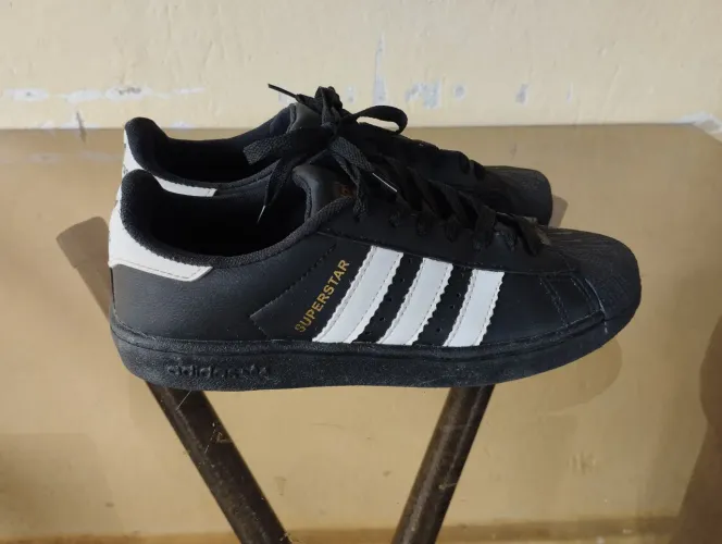 Tênis Adidas superstar