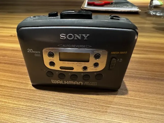 Walkman Sony WM-FX423 restaurado, com rádio FM/AM e auto reverse