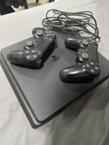 Ps4 usado + 2 controles originais