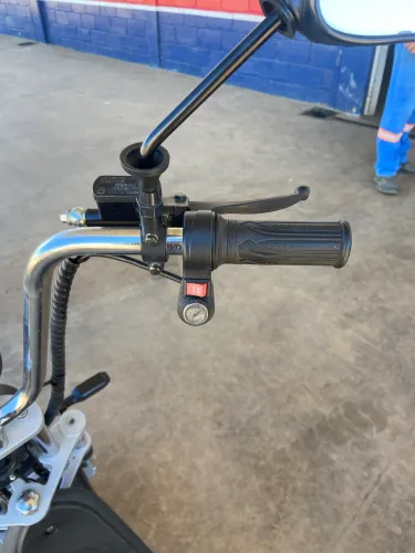 Vende-Se moto elétrica ótimo estado.