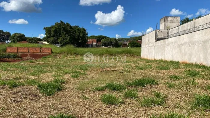 Terreno à venda em Maringá, Bom Jardim, com 400 m²