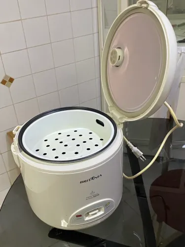 Panela de Arroz Elétrica Britânia 10 Xícaras - Completa com Acessórios