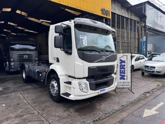 VOLVO VM 330 4X2 ANO 2018 AR CONDICIONADO AUTOMATICO 613 MIL KM