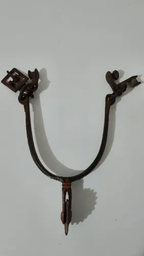 Espora de ferro antiga