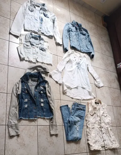 Jaquetas e colete Jeans 12,p e m blusa ciganinha m e calça jeans 42... preço total