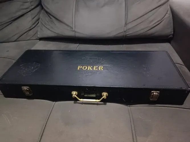 Maleta de couro de Poker Usada (Inclui 2 baralhos, 500 fichas e botões)