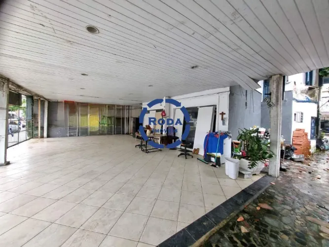 Sobrado com Galpão nos fundos 825 metros para alugar no Embare- Santos - São Paulo.