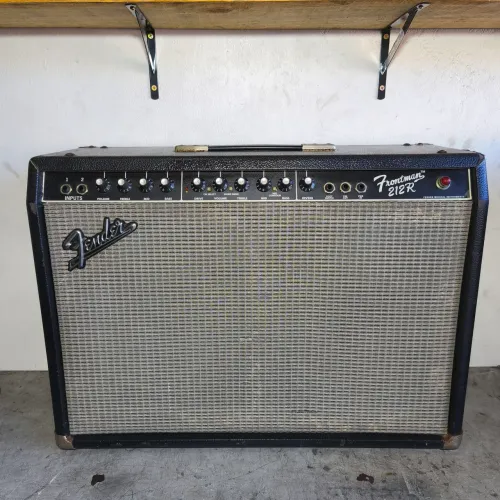Amplificador de guitarra Fender 212R (2x12")