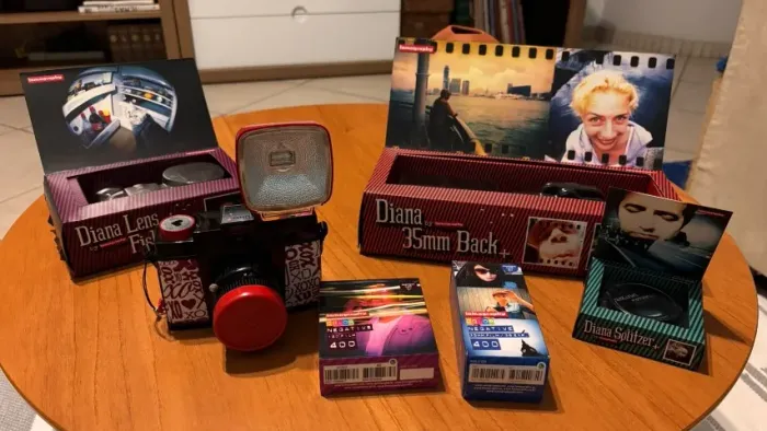 CAMERA DIANA F+ EDIÇÃO LIMITADA LOVE STORIES
