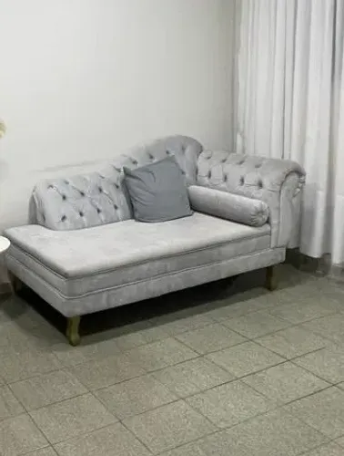 Chaise Cinza pé em Bronze