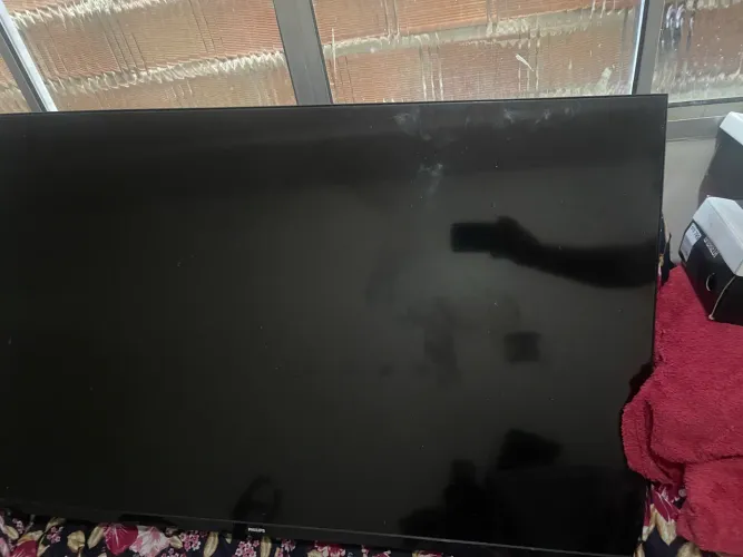 Vendo tv para retirada de peças