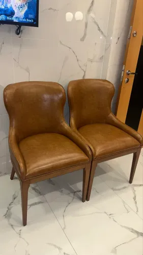 Conjunto com 2 Poltronas em Couro Caramelo - Excelente Estado
