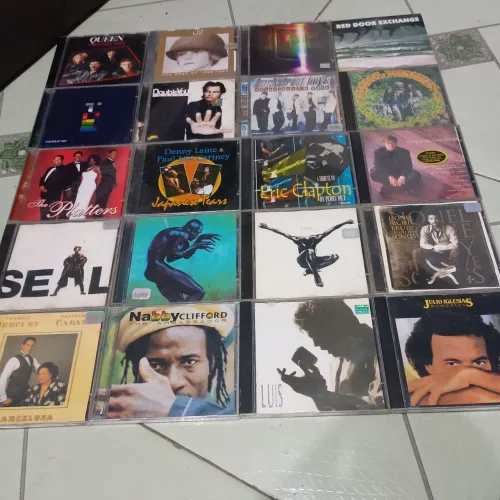 Lote de cds alguns raros pois não foram liberados para venda