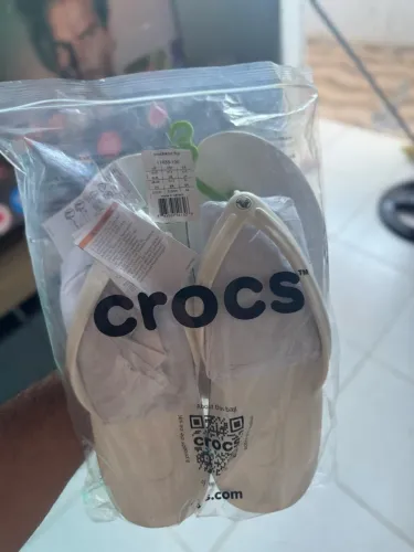 Vendo chinelo crocs original 