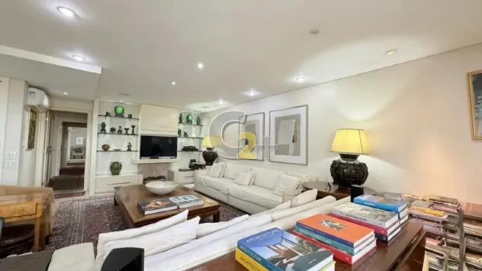 Apartamento á venda em Higienópolis com 3 quartos, 1 suíte e 4 vagas de garagem