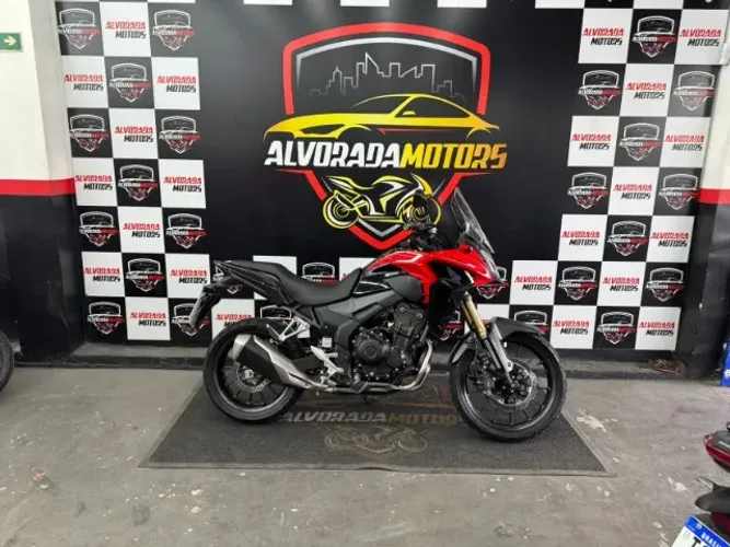 CB 500X 2023 5.100 km apenas. Já emplacada e à pronta entrega