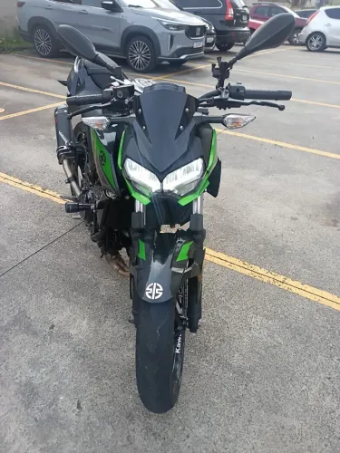 Moto de pouco uso muito nova