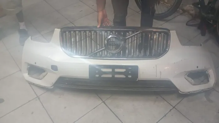 Pára-choque Volvo Xc40 com grade