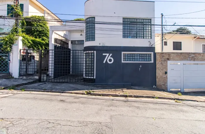 Galpão na Rua Rumaica, 76 600 m²