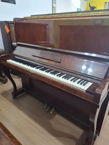 Piano Essenfelder 138-B Residencial Redondo