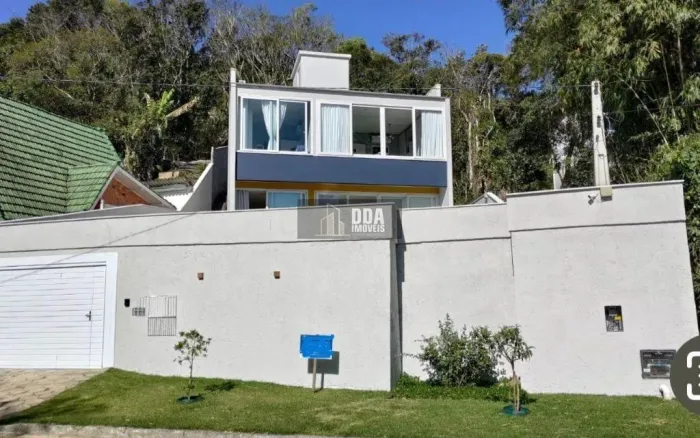 Casa nova na Daniela, a duas quadras do mar.