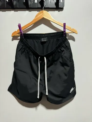 Bermuda da Nike preta 
