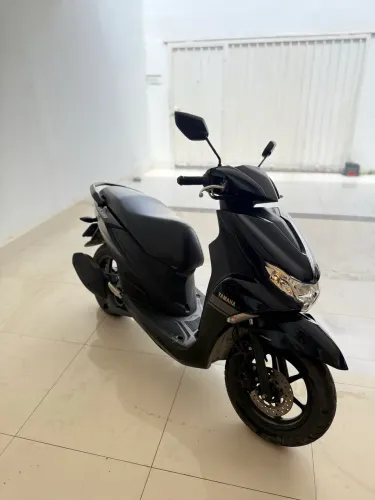 VENDO YAMAHA FLUO 2023/2024