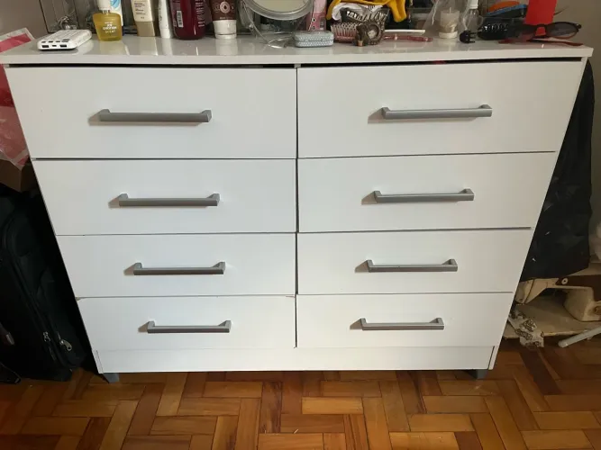 Cómoda com 8 gavetas