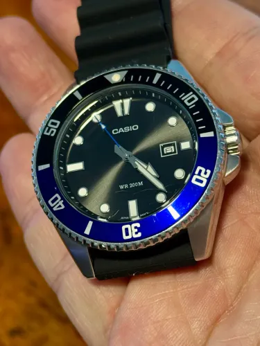 Casio Duro MDV-107 - Clássico Diver 200m