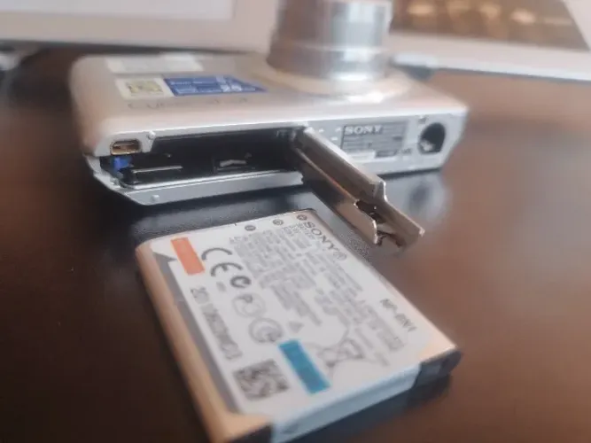 Câmera Sony Cyber-Shot DSC -W520