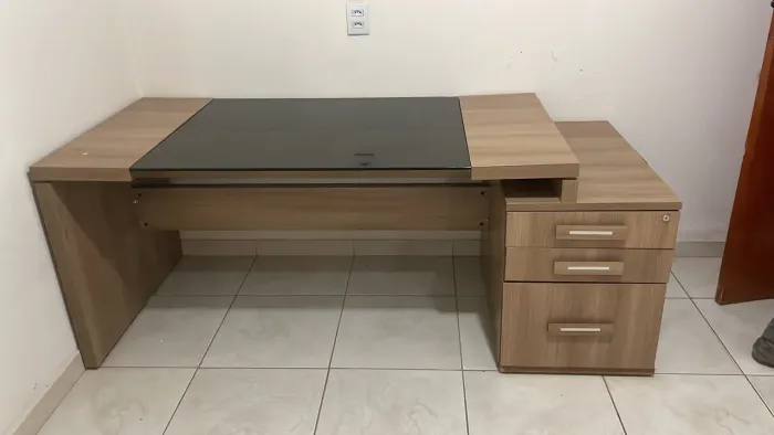Escrivaninha grande