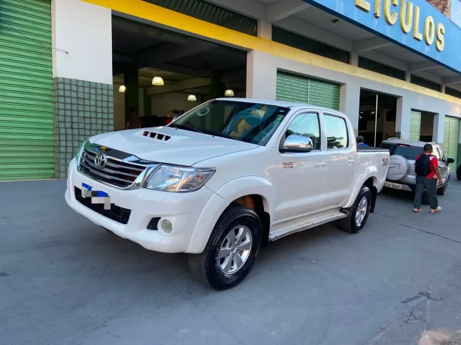 Toyota Hilux CD SRV D4-d 4X4 3.0 TDI Diesel AUT 2014