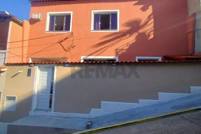 CASA COM PISCINA À VENDA NO MÉIER OPORTUNIDADE IMPERDÍVEL!