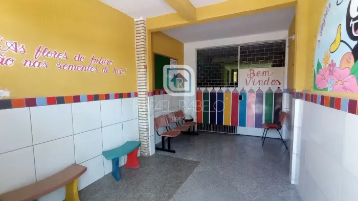 Prédio comercial com 540m² para alugar no bairro Messejana.