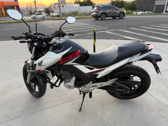 Vende-se CB250F Twister 