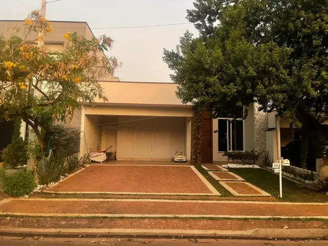 Casa de condomínio para venda possui 200 metros quadrados com 3 quartos