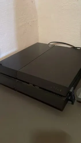 PS4 FAT seminovo e bem conservado