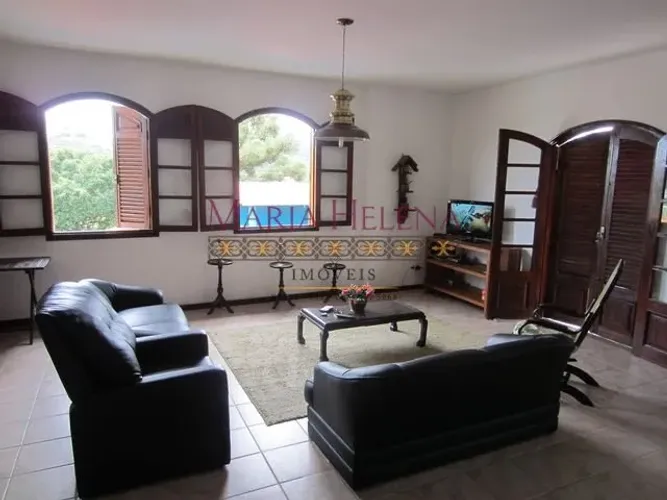 Casa em Caxambu, no bairro Jardim Exposição, à venda.