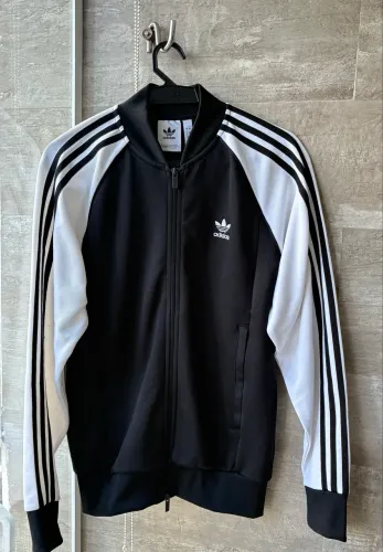 Casaco esportivo Adidas original semi-novo 