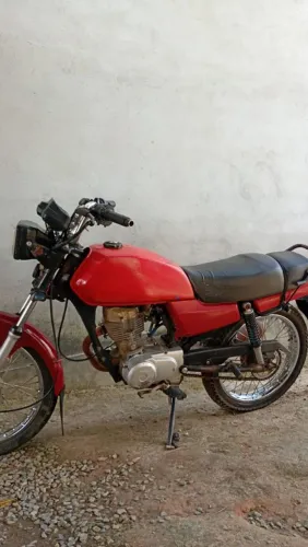 Moto revisada a poucos dias, pronta para o uso diário 
