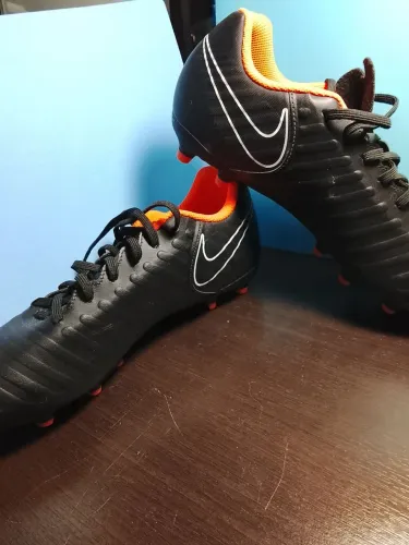 Chuteira Nike tiempo